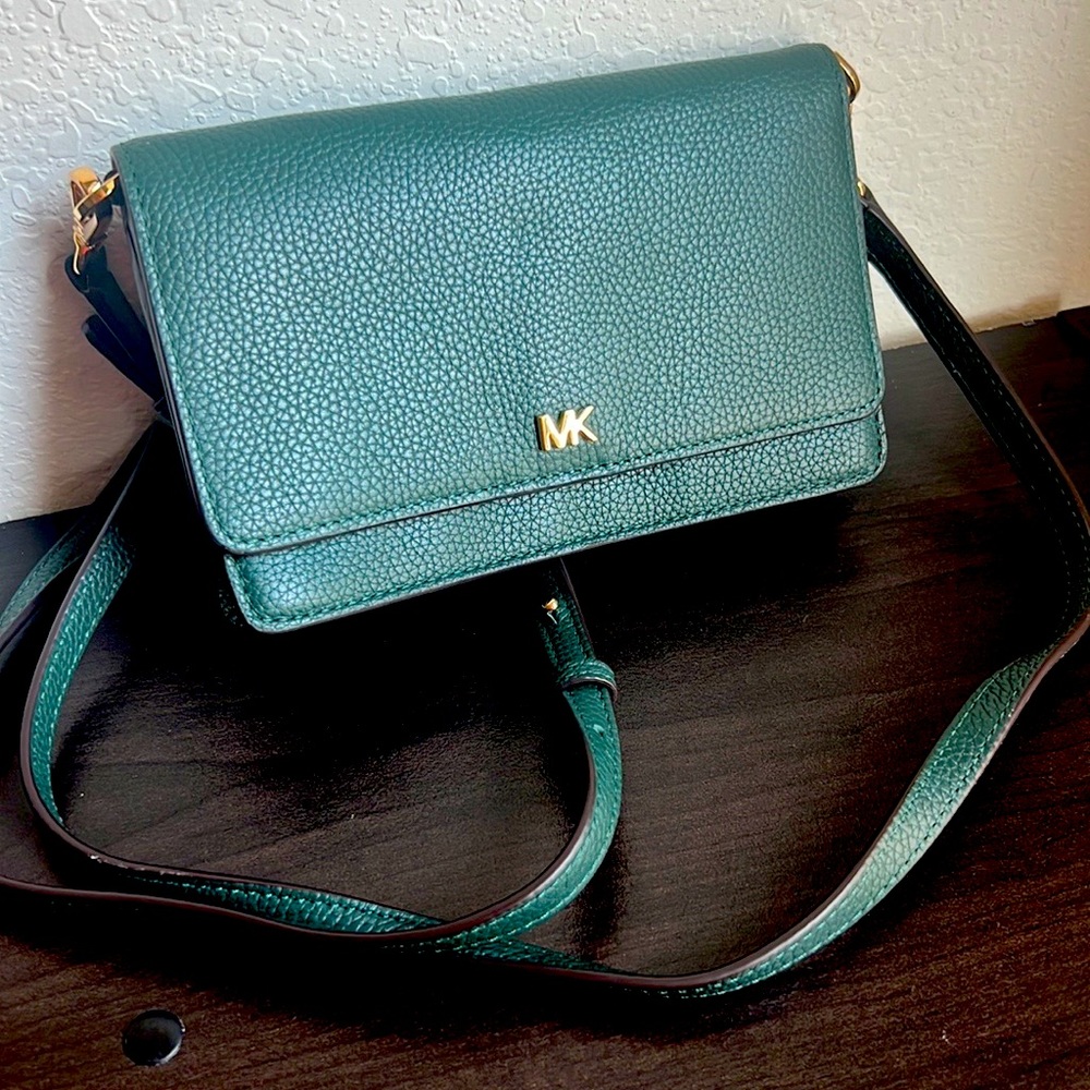 Michael Kors Pebbled Leather Green Crossbody Phone Holder Wallet Purse